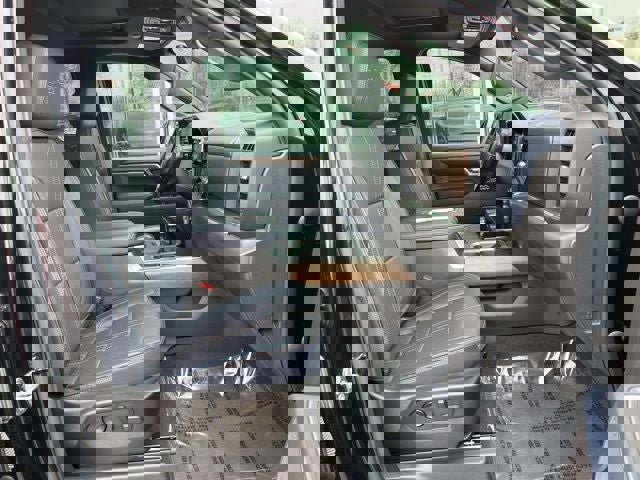 Used 2022 Chevrolet Silverado 1500 High Country w/ Technology Package image 21