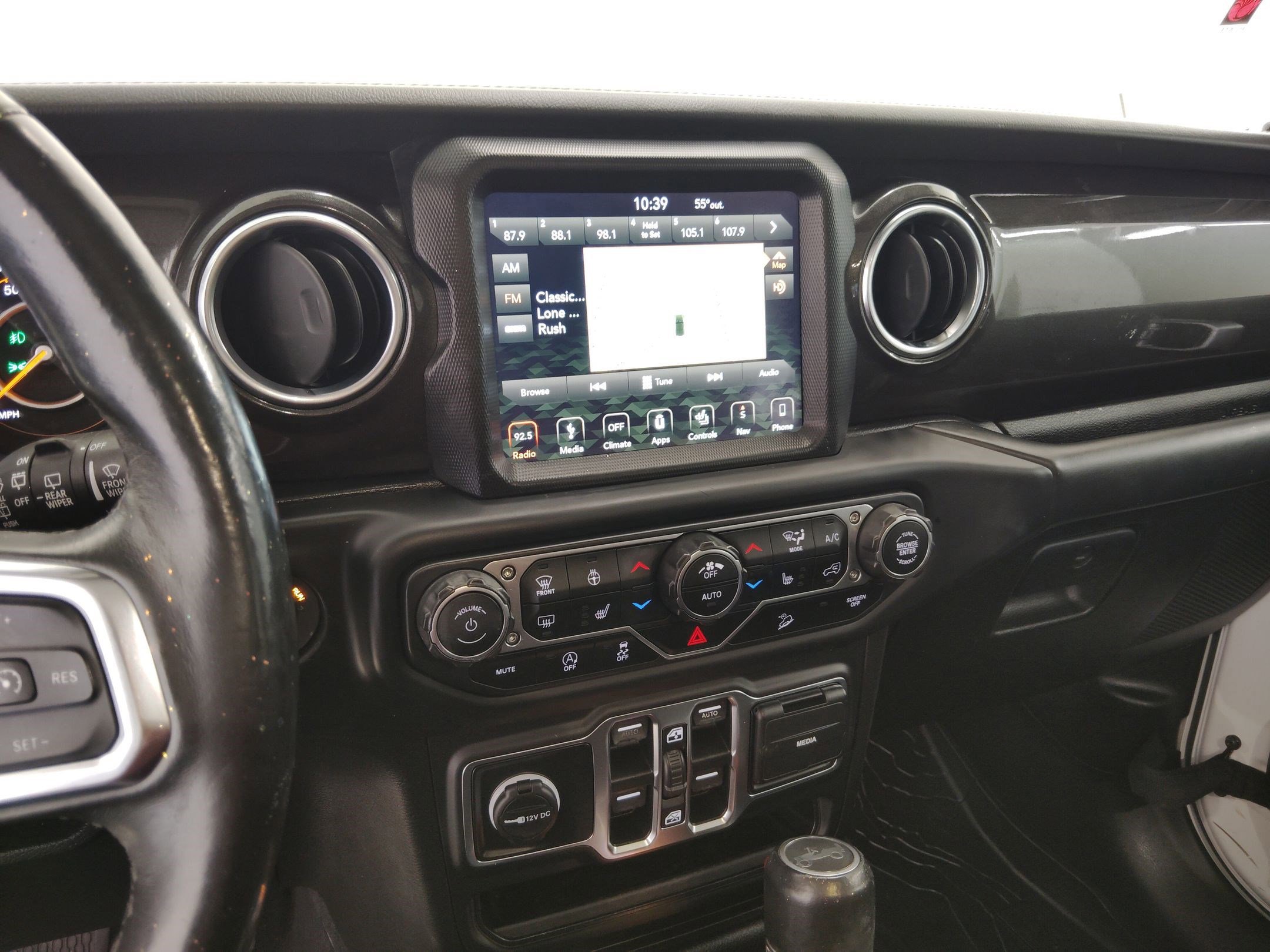 Used 2019 Jeep Wrangler Unlimited Sahara image 24