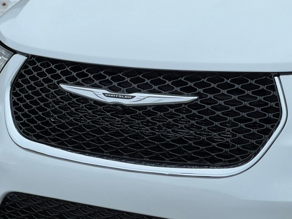 Used 2026 Chrysler Pacifica Select image 41