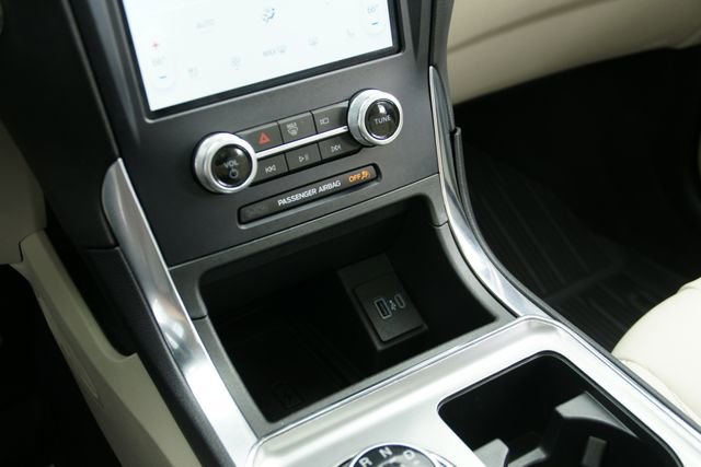 Certified 2022 Ford Edge Titanium w/ Class II Trailer Tow Package image 27