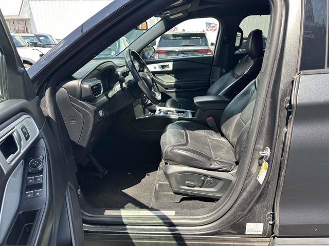 Certified 2020 Ford Explorer Platinum w/ Premium Technology Package AWD/4WD image 13