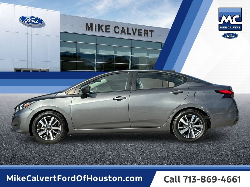 Used 2023 Nissan Versa SV FWD image 2