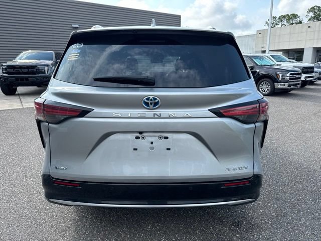 Used 2025 Toyota Sienna Platinum FWD image 8