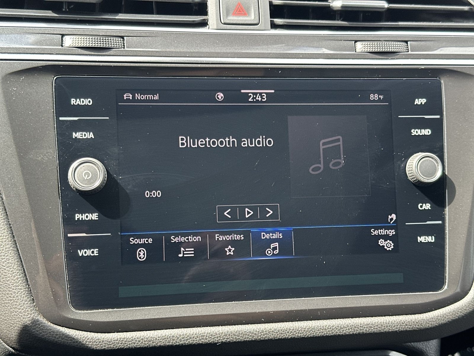 Used 2023 Volkswagen Tiguan SE w/ Panoramic Sunroof Package AWD/4WD image 19