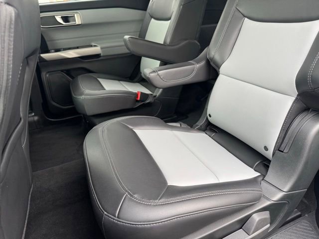 Certified 2023 Ford Explorer XLT w/ Equipment Group 202A AWD/4WD image 7