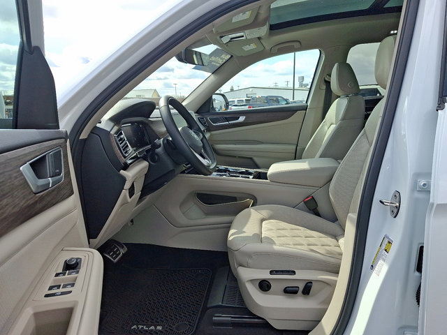 Used 2024 Volkswagen Atlas SEL Premium R-Line image 16