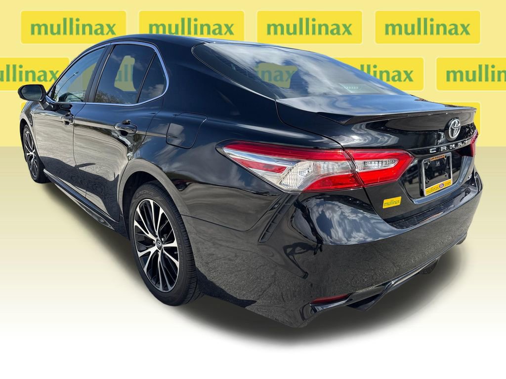 Used 2018 Toyota Camry SE image 4