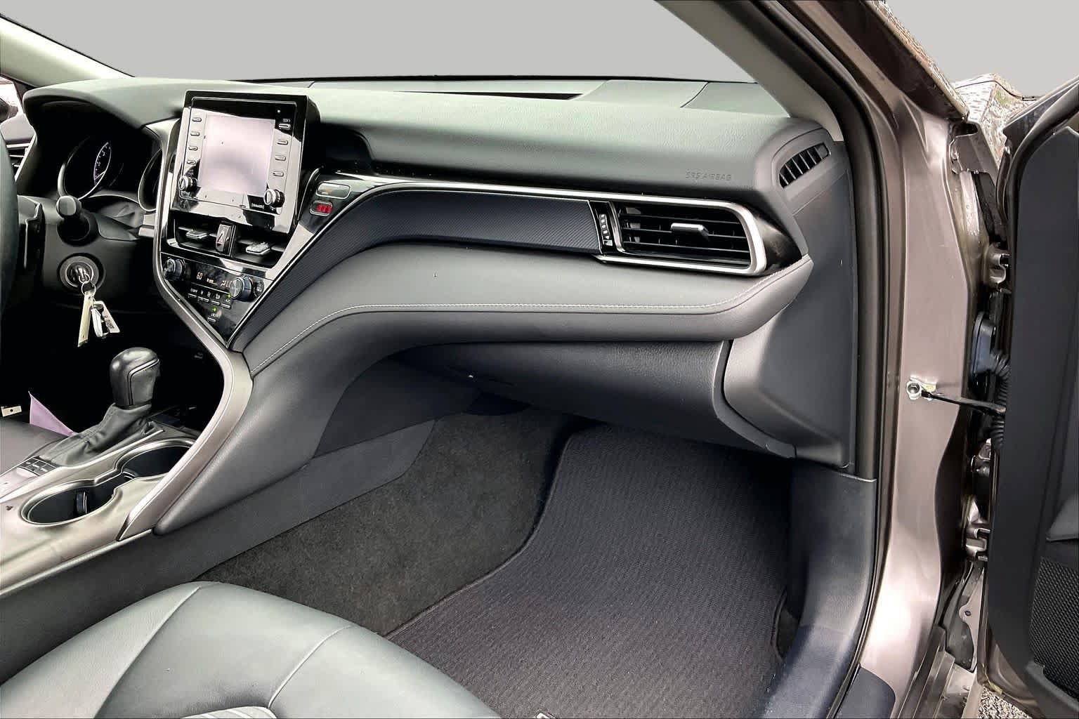 Used 2022 Toyota Camry SE FWD image 17
