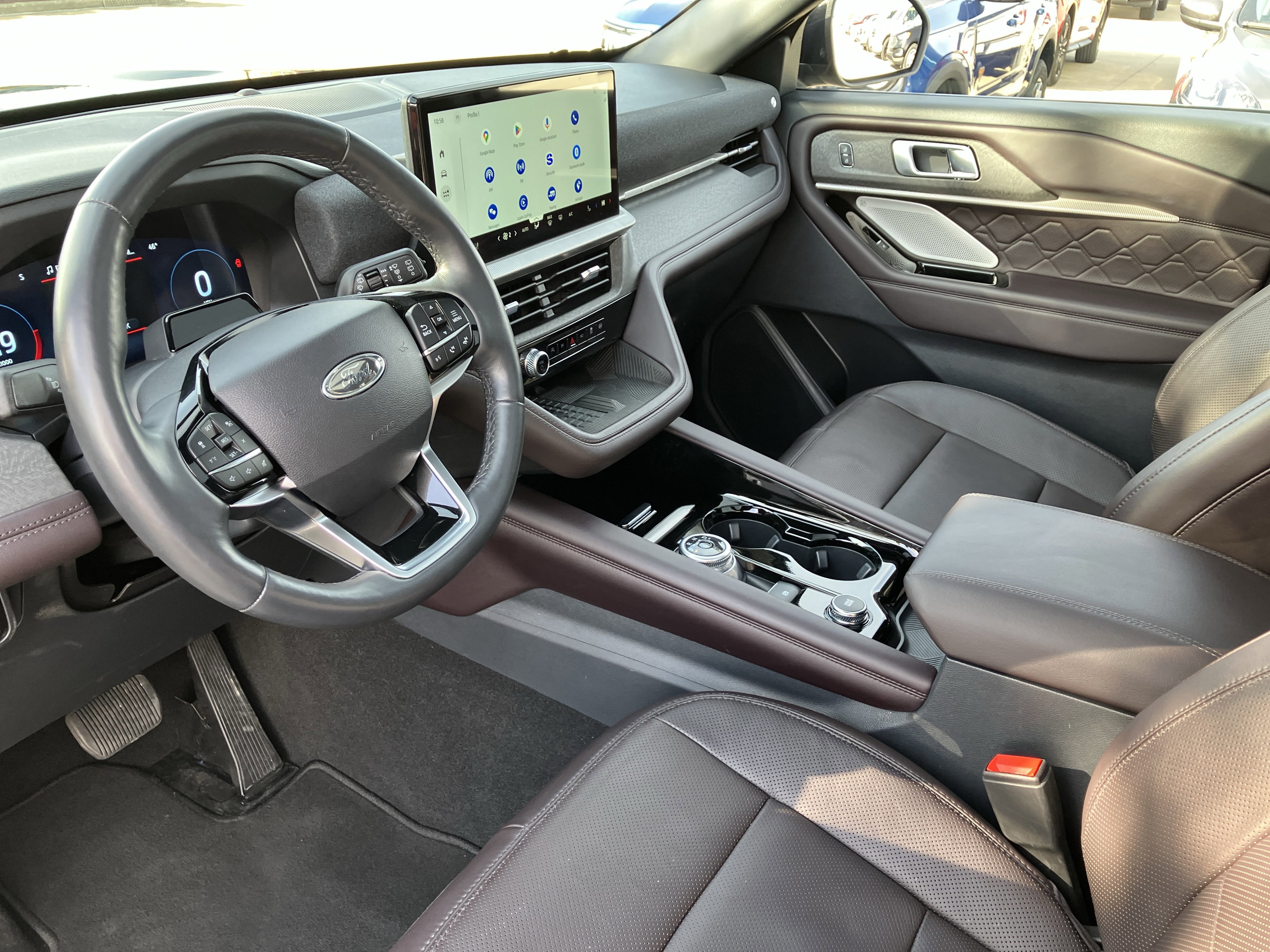 Certified 2025 Ford Explorer Platinum w/ LUX Leather Package image 33