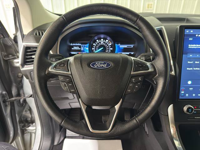 Certified 2022 Ford Edge Titanium AWD/4WD image 3