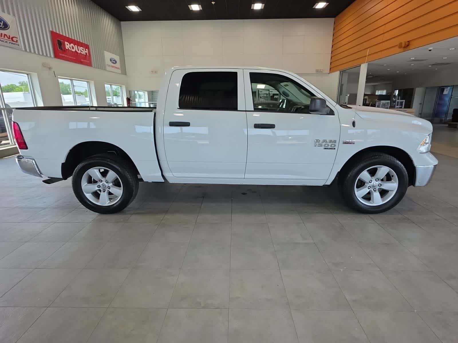 Used 2022 RAM 1500 Classic SLT AWD/4WD image 6