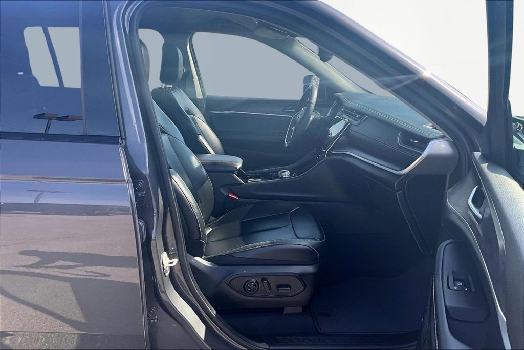 Used 2023 Jeep Grand Cherokee L Limited AWD/4WD image 6