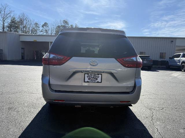 Used 2020 Toyota Sienna XLE Premium image 6
