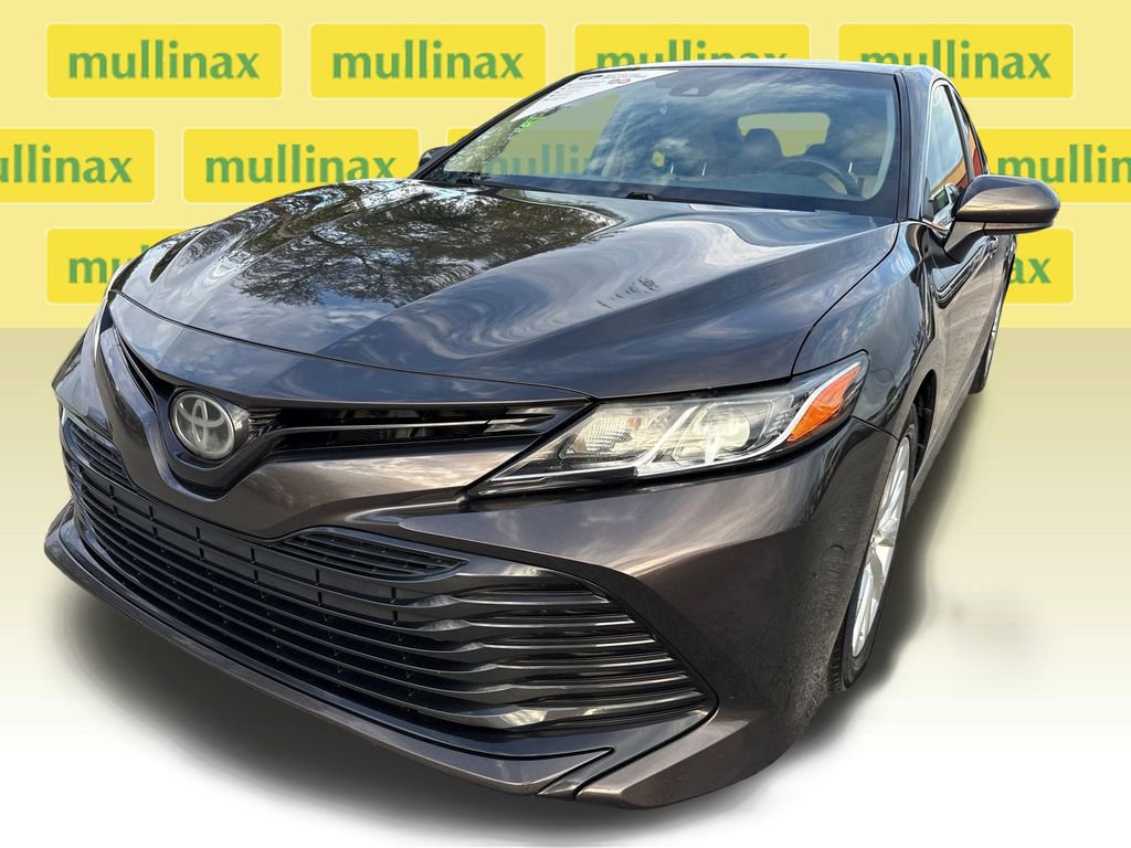 Used 2018 Toyota Camry LE image 5