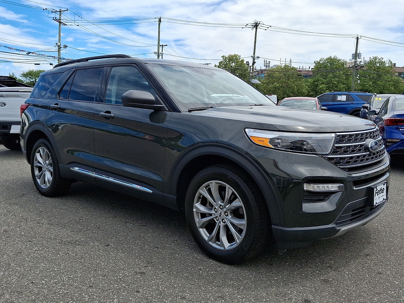Certified 2023 Ford Explorer XLT w/ Equipment Group 202A AWD/4WD image 3