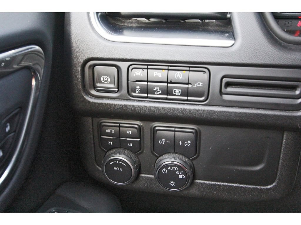 Used 2022 Chevrolet Tahoe Z71 w/ Luxury Package AWD/4WD image 20