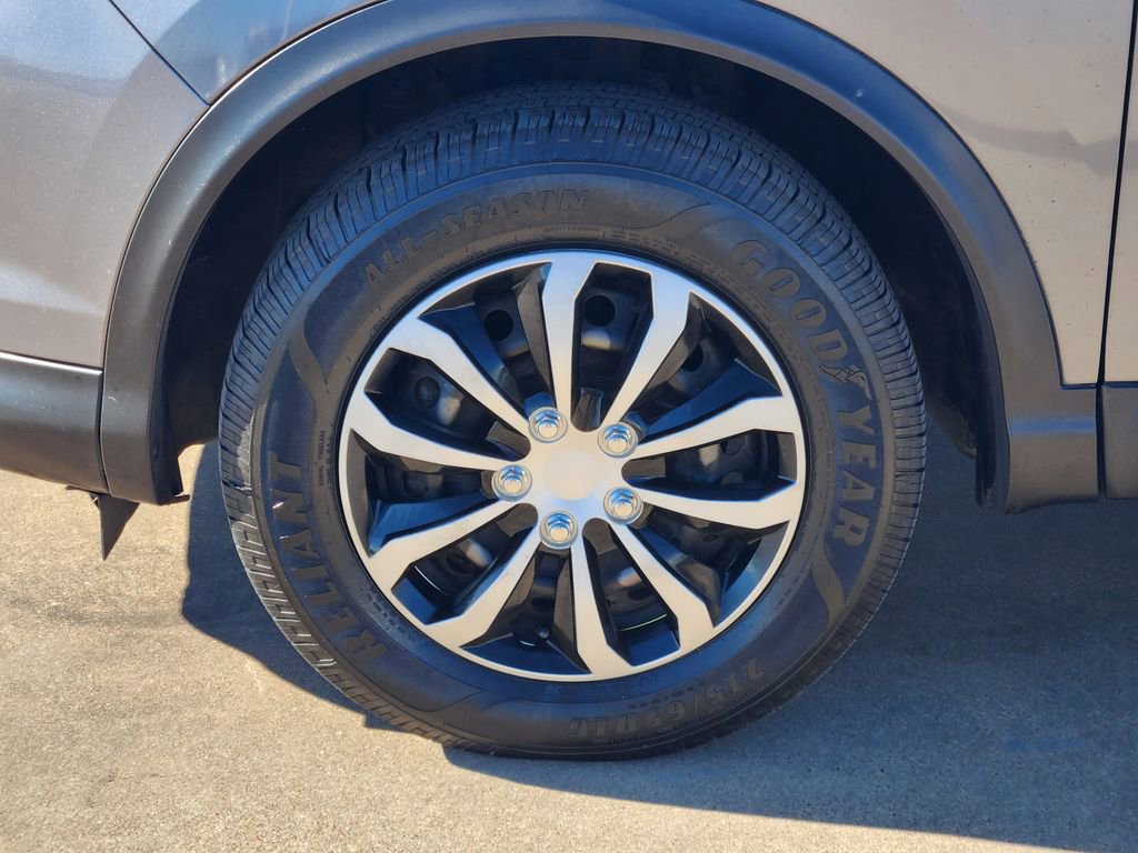 Used 2019 Nissan Rogue Sport S image 10