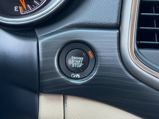 Used 2019 Jeep Grand Cherokee Laredo AWD/4WD image 23