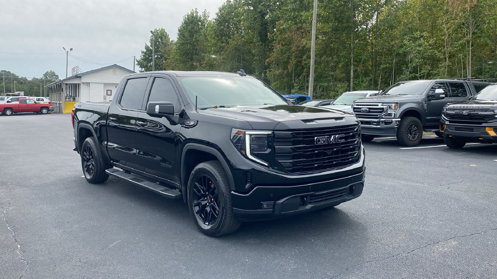 Used 2025 GMC Sierra 1500 Elevation w/ Elevation Premium Package AWD/4WD image 3