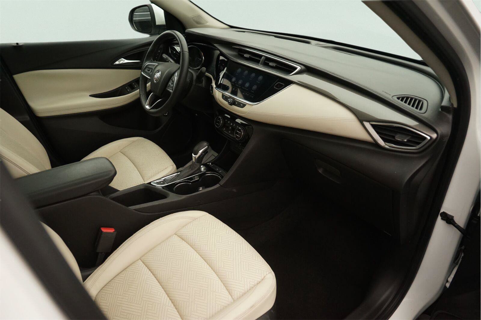 Used 2021 Buick Encore GX Essence w/ Experience Buick Package FWD image 18