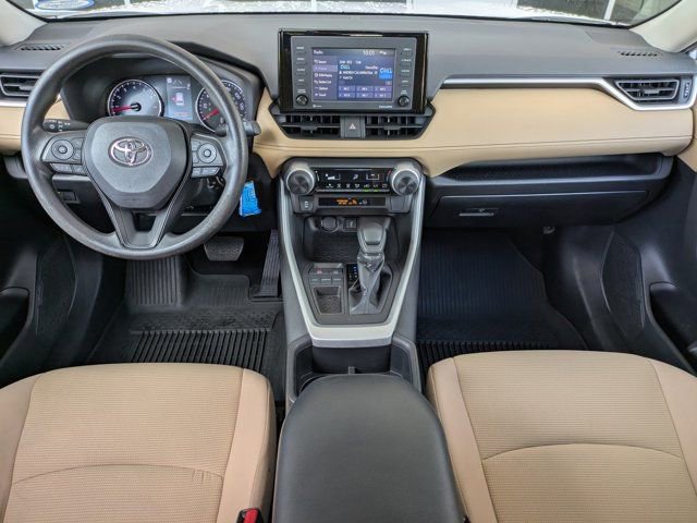 Used 2022 Toyota RAV4 LE image 4