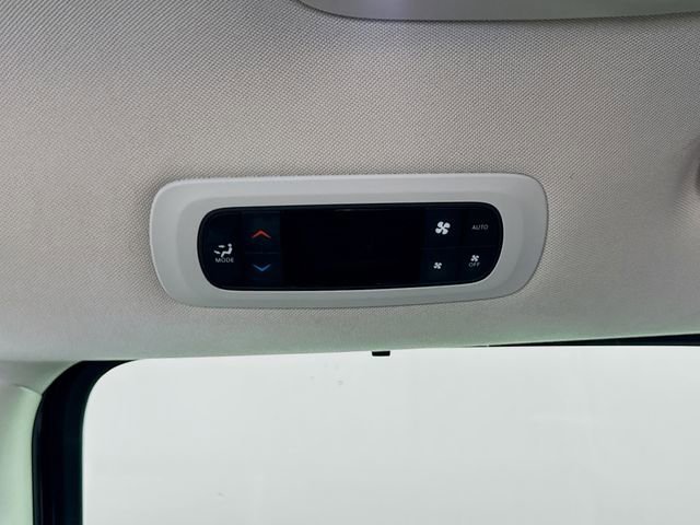 Used 2023 Chrysler Pacifica Touring-L image 24