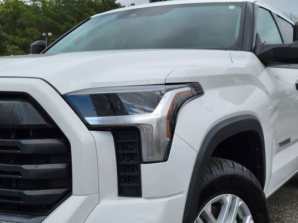 Used 2022 Toyota Tundra SR5 w/ SR5 Convenience Package image 10