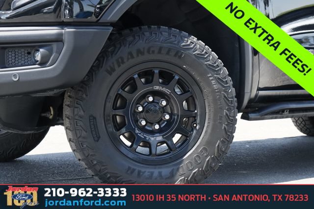 Used 2023 GMC Sierra 1500 AT4X w/ AT4X AEV Edition AWD/4WD image 3