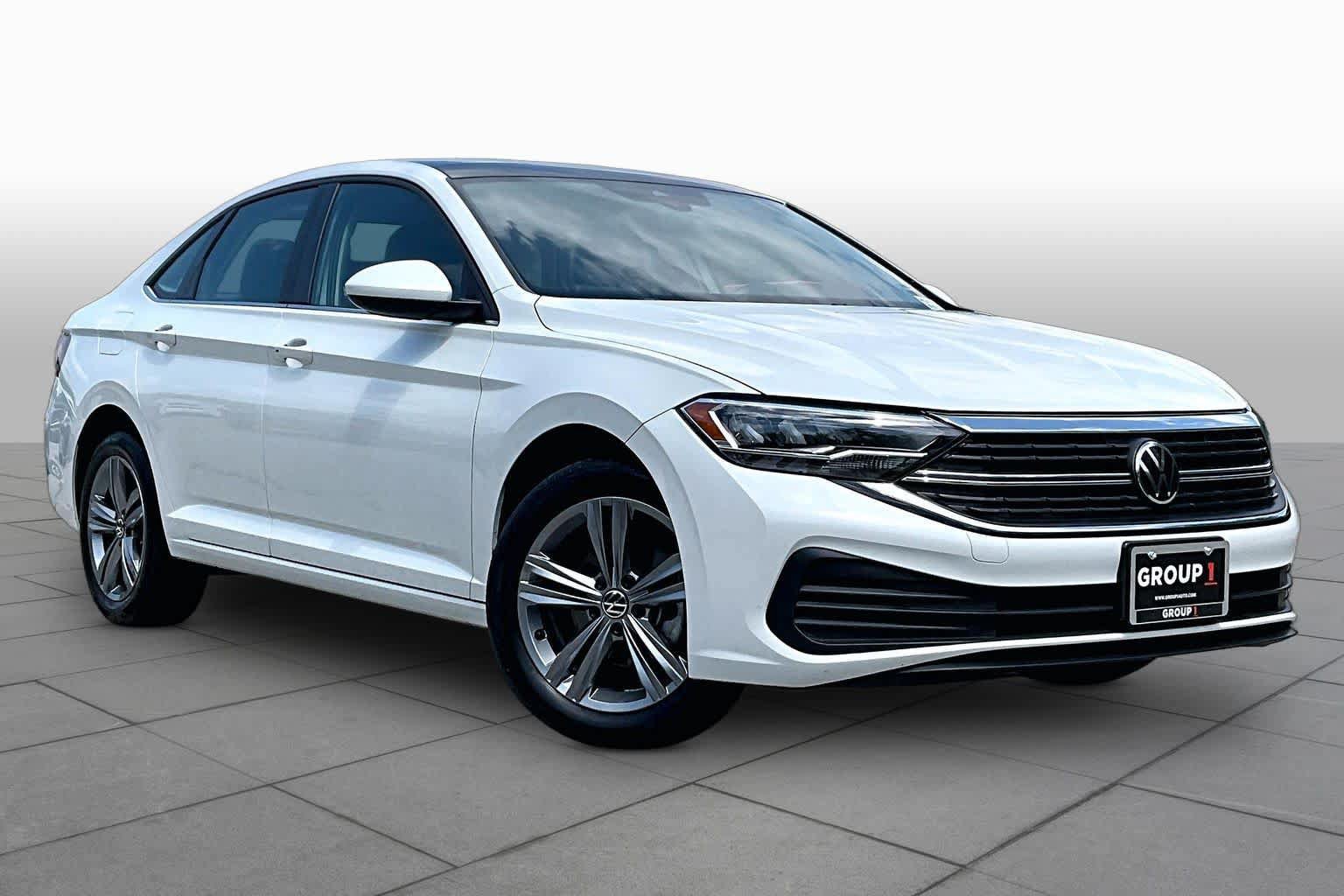 Used 2023 Volkswagen Jetta SE FWD image 3