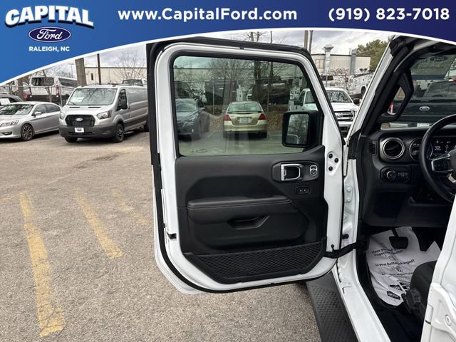 Used 2022 Jeep Wrangler Unlimited Sahara image 19