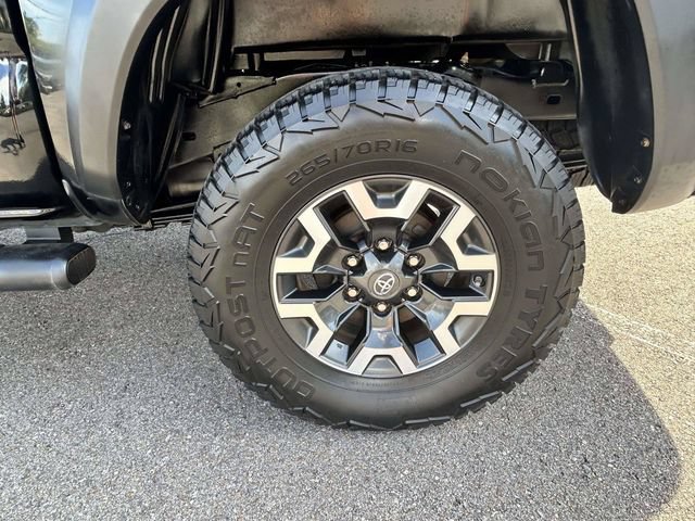 Used 2020 Toyota Tacoma TRD Off-Road AWD/4WD image 11