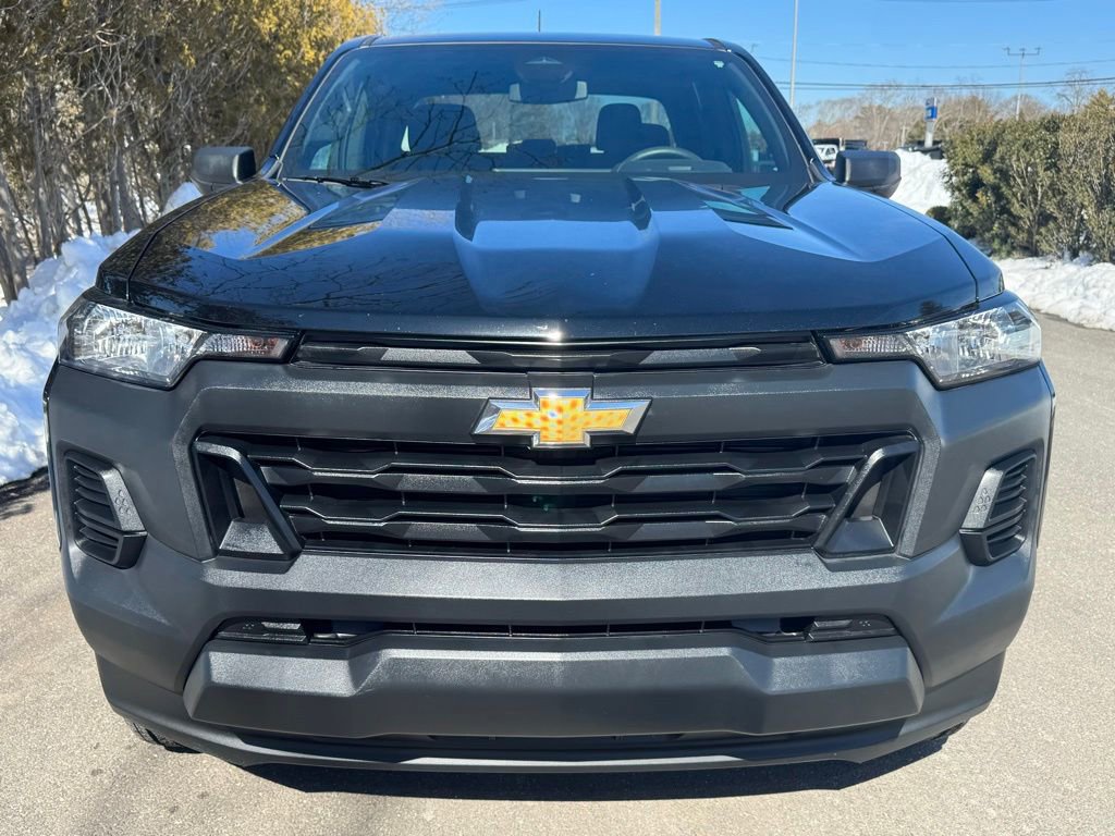Used 2024 Chevrolet Colorado W/T RWD image 2