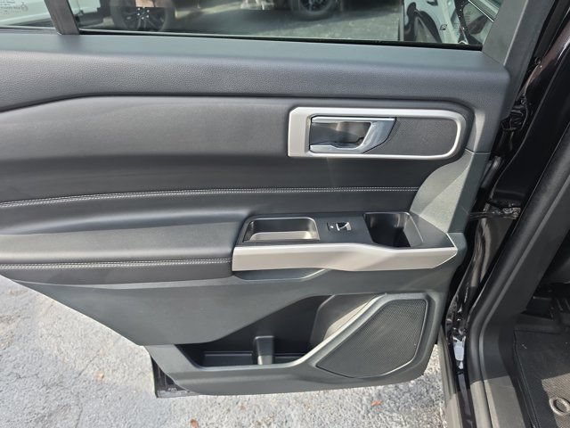 Certified 2024 Ford Explorer XLT w/ Equipment Group 202A RWD image 11