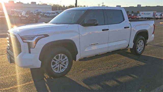 Used 2022 Toyota Tundra SR5 w/ Convenience Package image 5