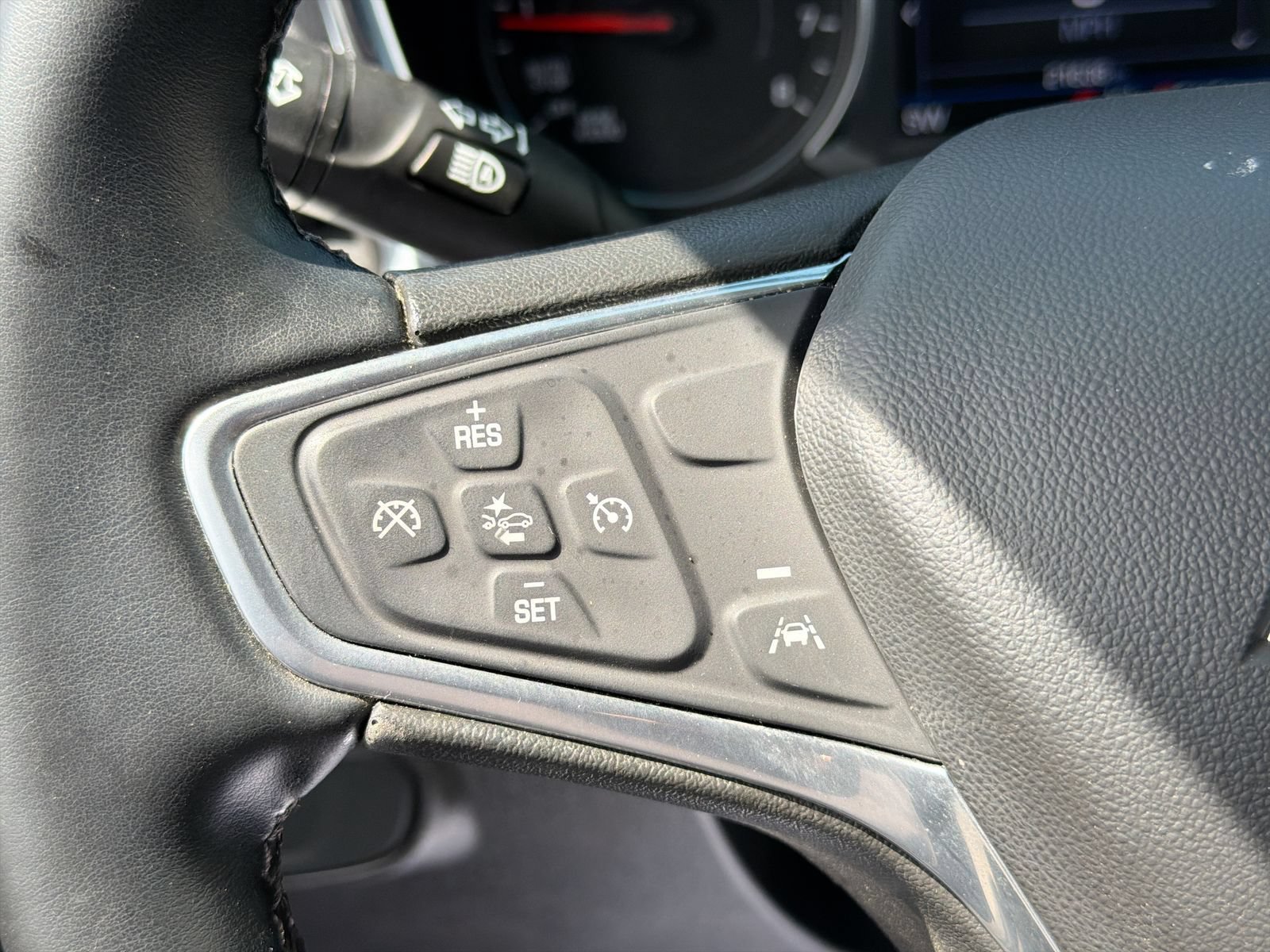 Used 2023 Chevrolet Equinox LT FWD image 28