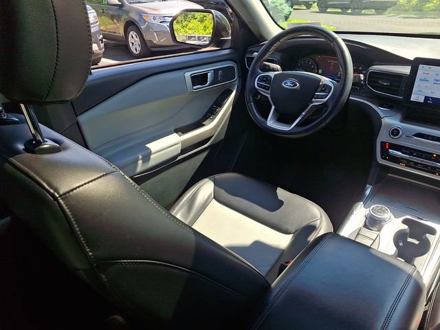 Certified 2022 Ford Explorer XLT w/ Equipment Group 202A AWD/4WD image 17