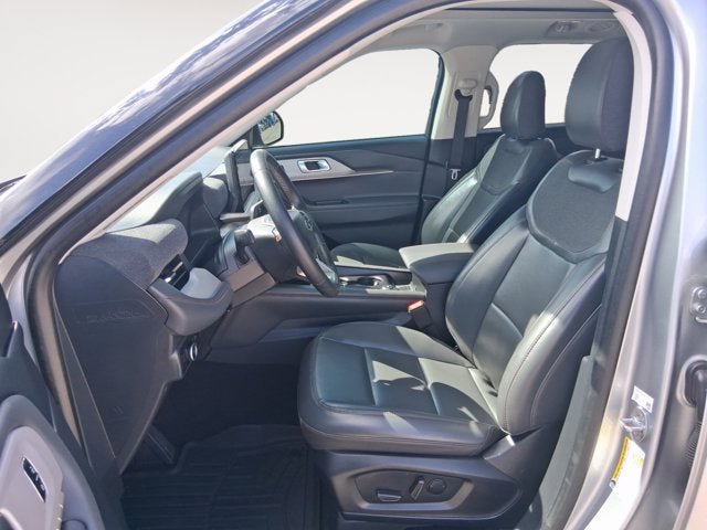 Certified 2025 Ford Explorer Active w/ Active Comfort Package AWD/4WD image 9