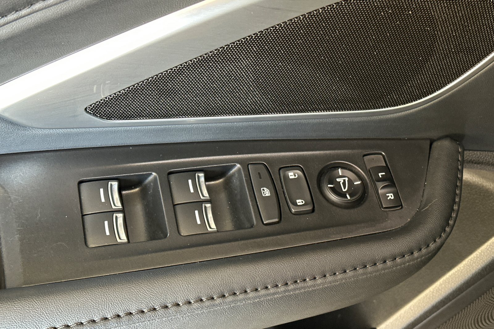 Used 2023 Acura RDX FWD image 11
