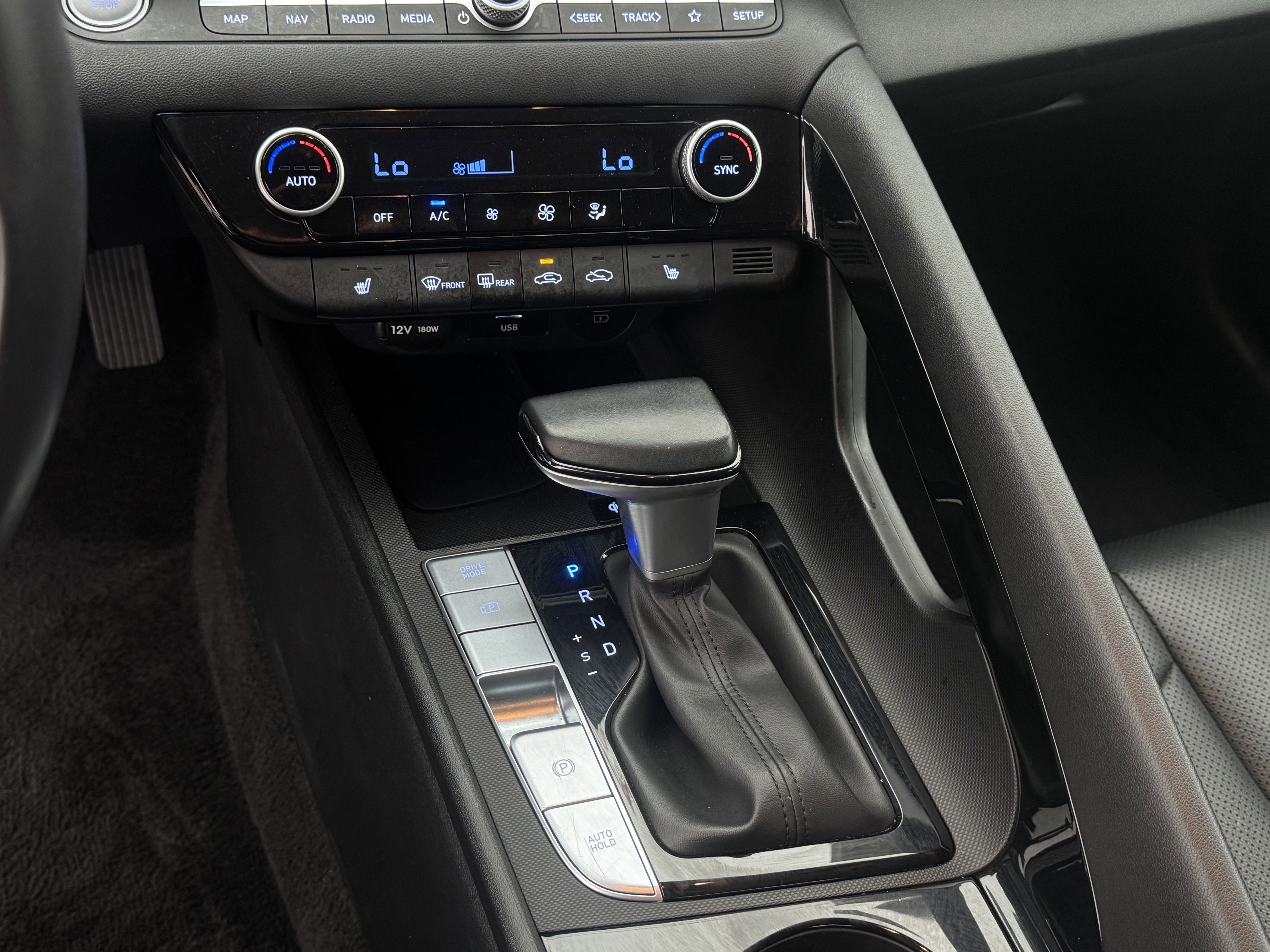 Used 2025 Hyundai Elantra Limited image 17