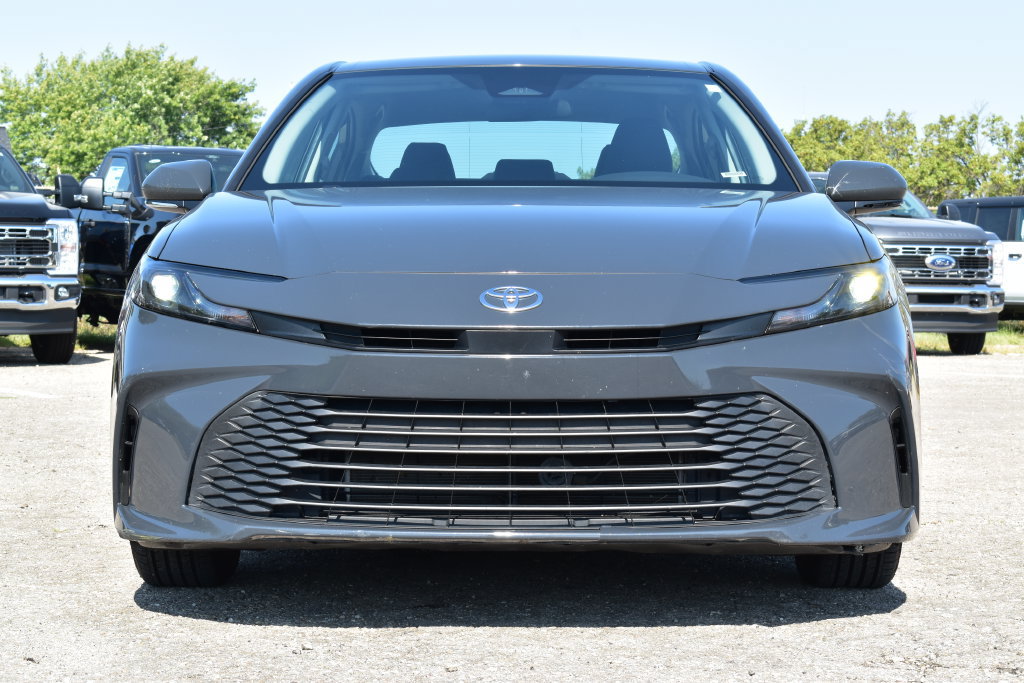 Used 2025 Toyota Camry LE FWD image 2