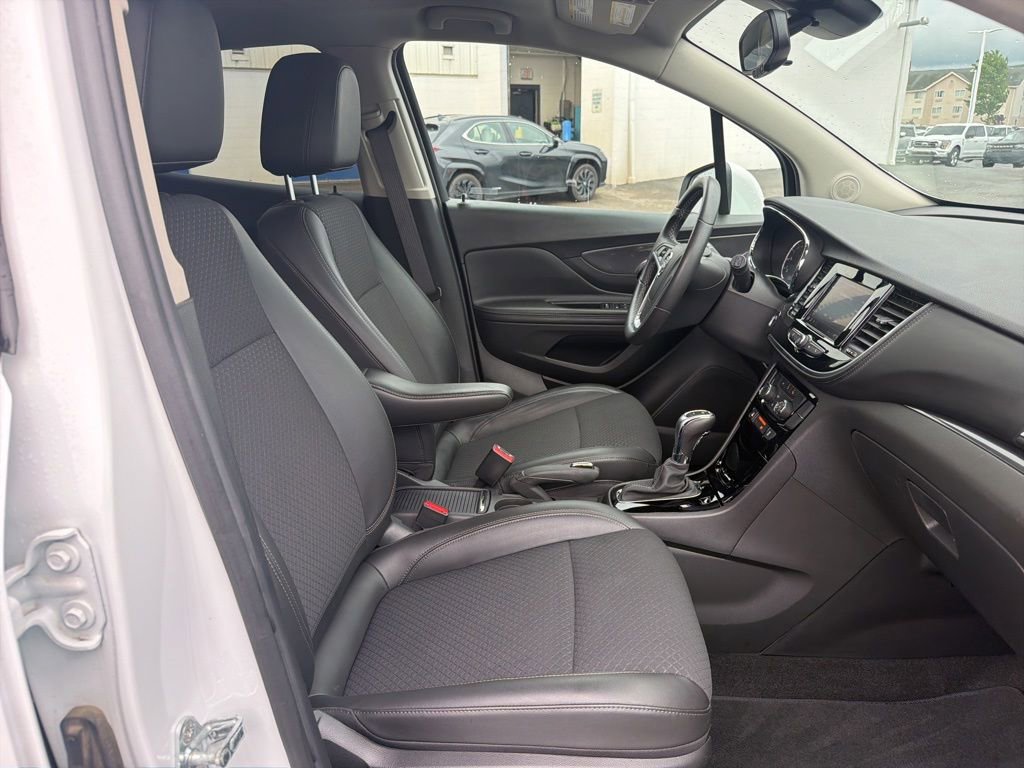 Used 2022 Buick Encore Preferred AWD/4WD image 34