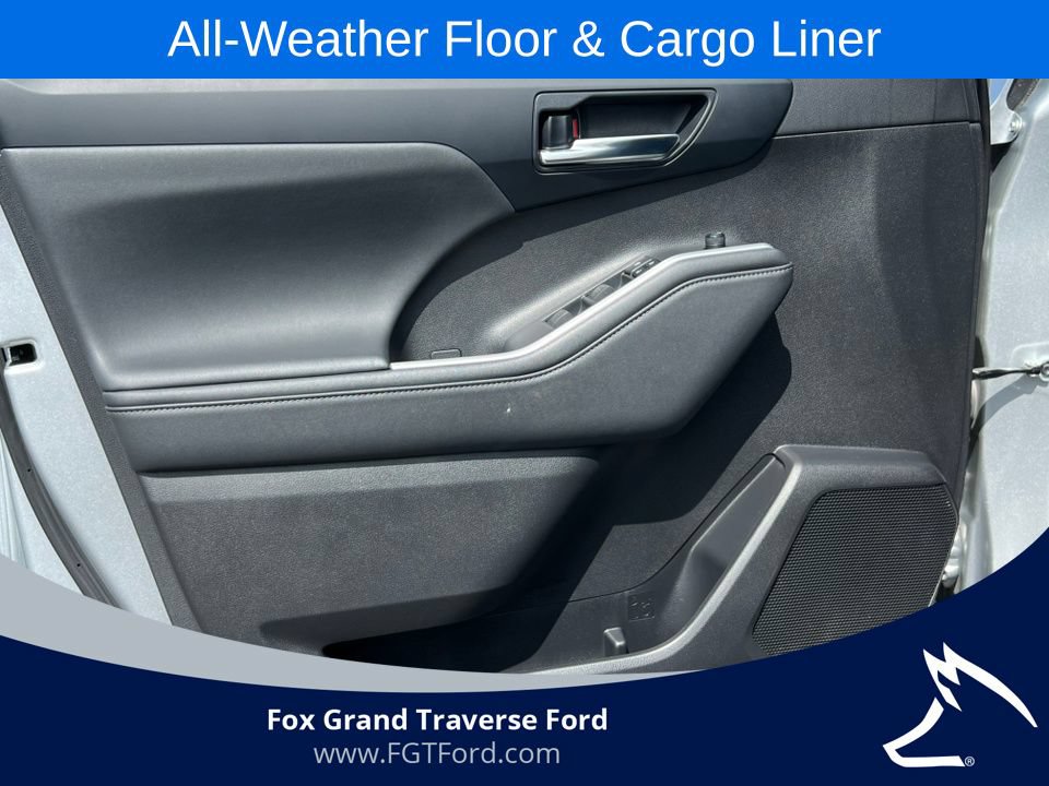 Used 2022 Toyota Highlander XLE AWD/4WD image 16