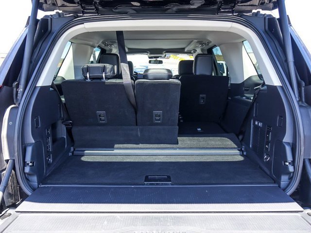 Certified 2025 Ford Expedition Platinum w/ Driver's Package AWD/4WD image 30