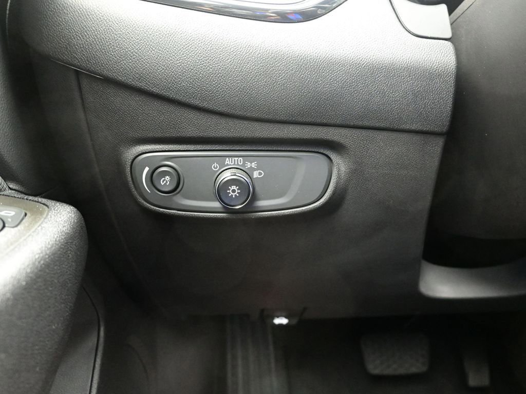 Used 2023 Chevrolet Equinox RS w/ LPO, Hit The Road Package FWD image 18