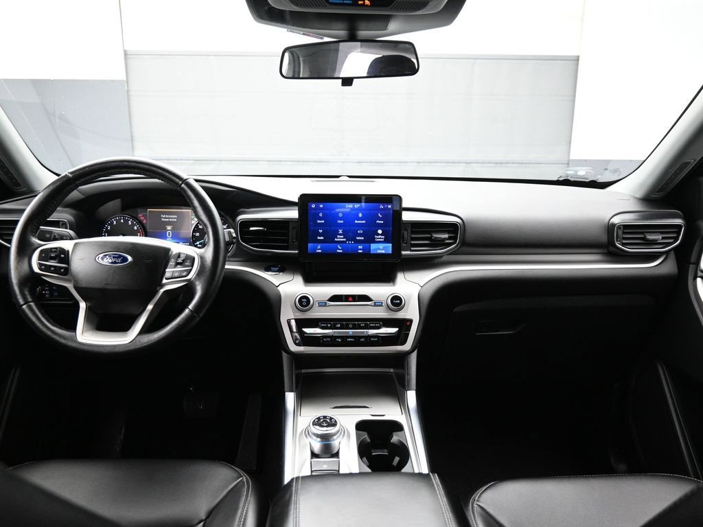 Certified 2022 Ford Explorer XLT w/ Equipment Group 202A image 24