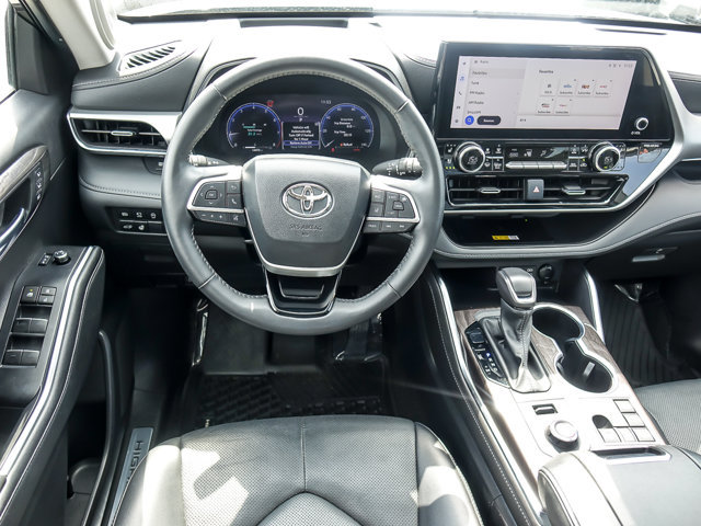 Used 2024 Toyota Highlander Platinum AWD/4WD image 15