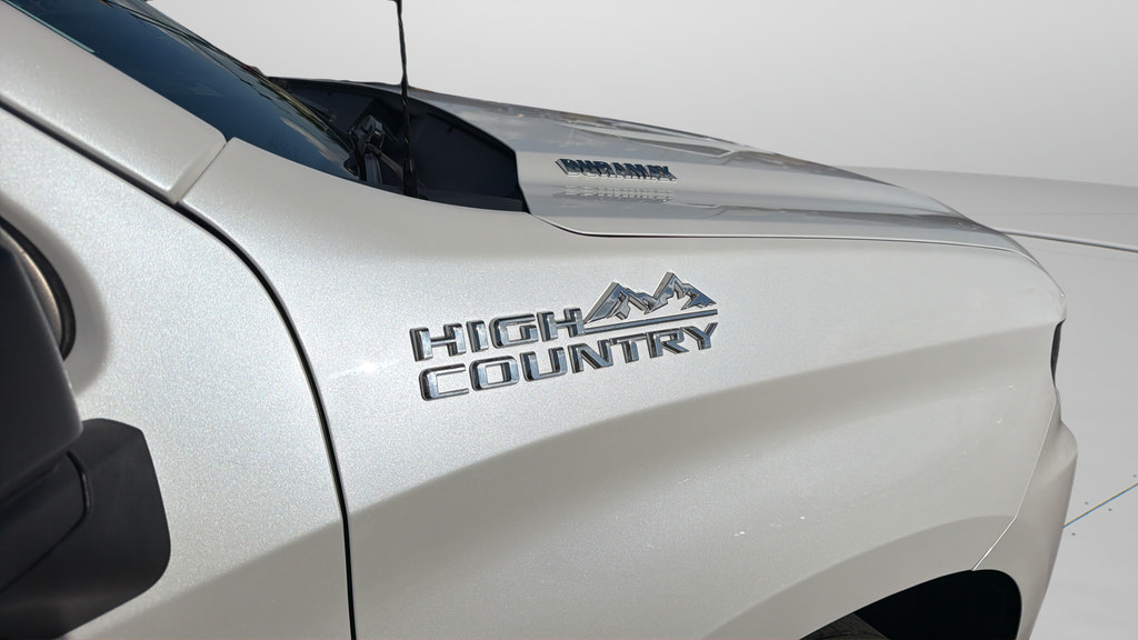 Used 2022 Chevrolet Silverado 1500 High Country w/ Technology Package AWD/4WD image 35