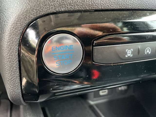 Certified 2025 Ford Escape Platinum AWD/4WD image 40