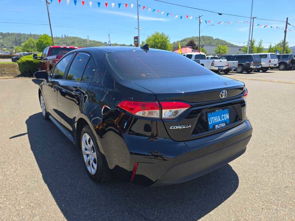 Used 2025 Toyota Corolla LE FWD image 3