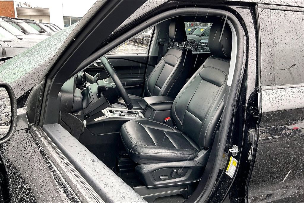 Certified 2022 Ford Explorer XLT w/ Equipment Group 202A image 22